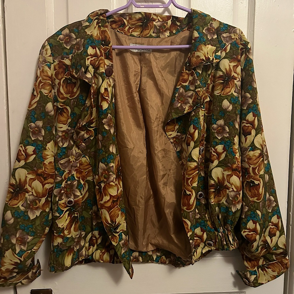 80s floral windbreaker jacket with vintage button detailing